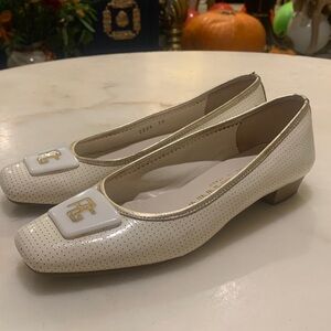 Angelo Gianninin Cream/Gold Leather Low Heels Size 38/US 7.5